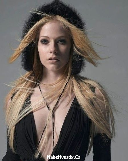 Nahá Avril Lavigne. Fotka - 40